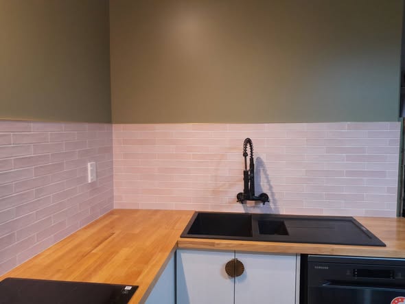 Pearl handmade subway L-shape kitchen splashback